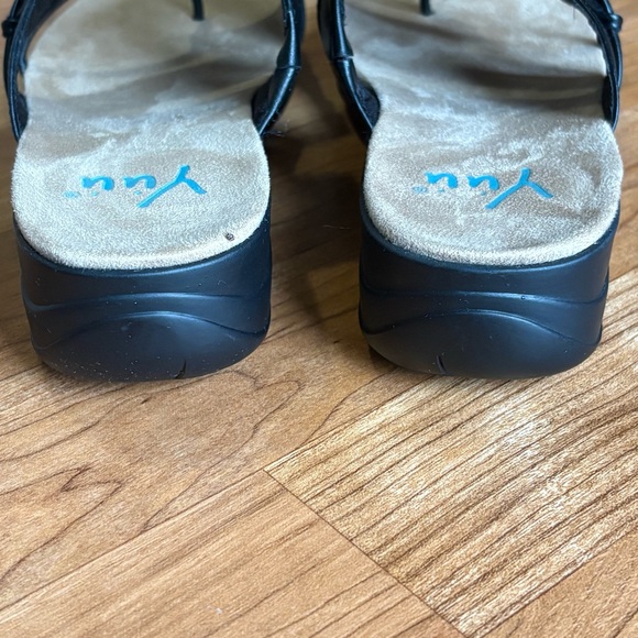 Yuu  Black Sandals Women's 9.5 M Julietta Casual Slip On, Toe Loop, Wedge Slide - Picture 5 of 9